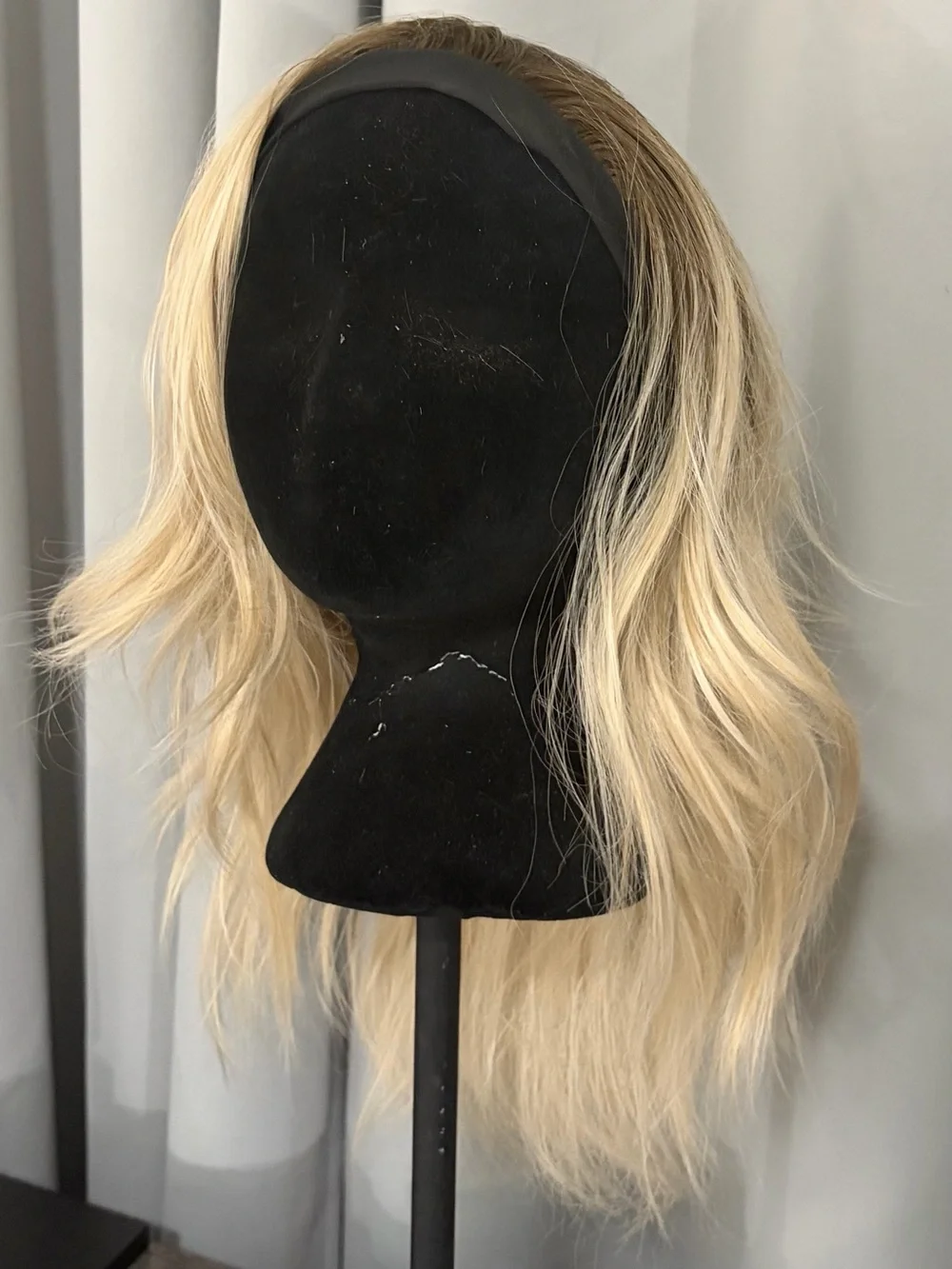 CHELSEY SMITH CROWN Headband Wig Light Blonde Med Length Layered